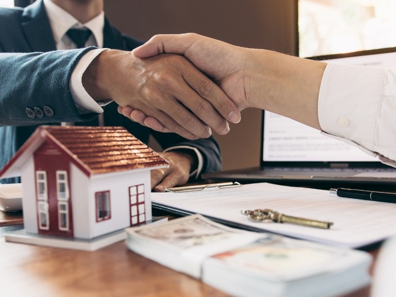 Làm sao để thuyết phục khách đi xem bất động sản? 5 nguyên tắc giúp tăng tỷ lệ chốt lịch thực tế